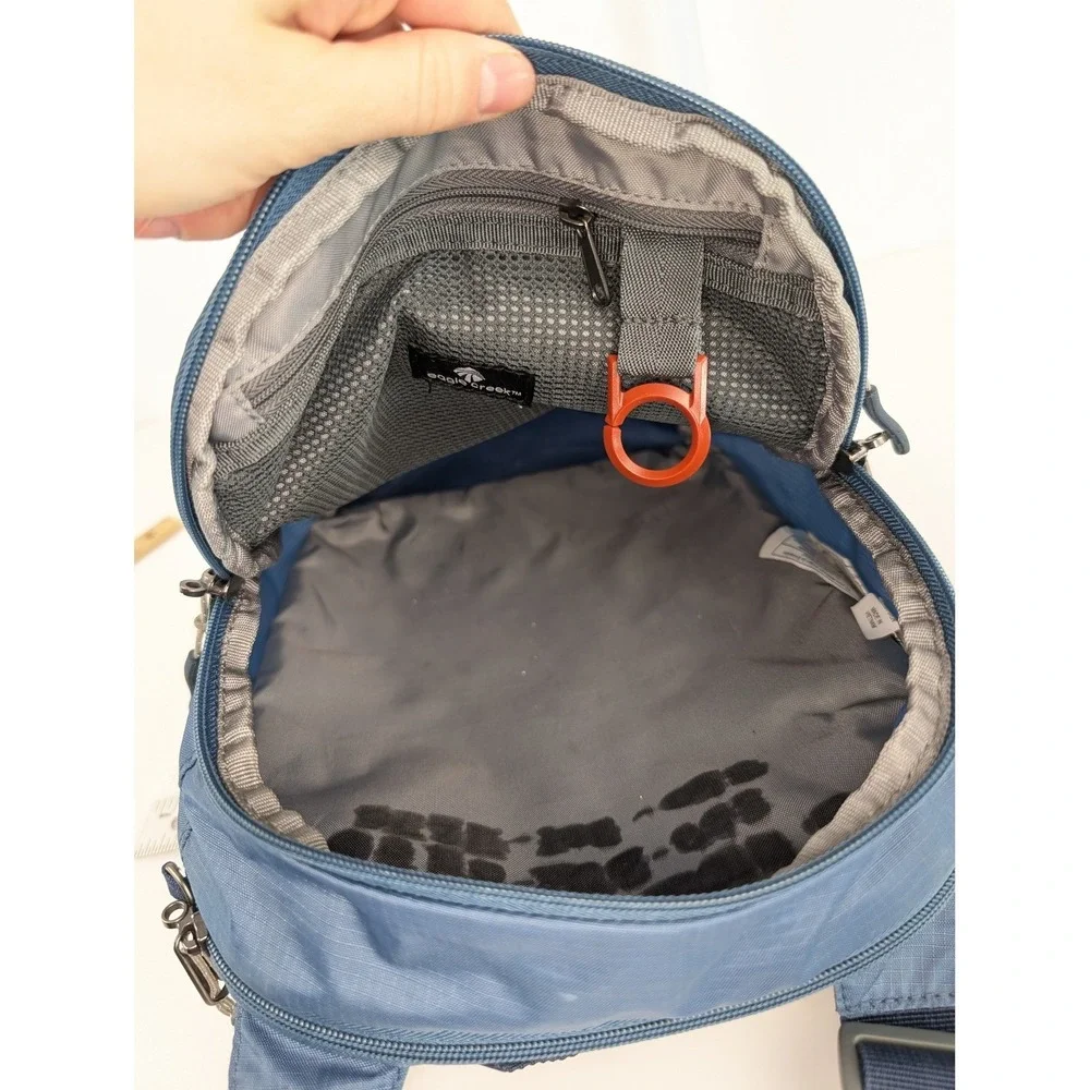 Eagle Creek Site Seeing Tablet Courier Blue Lightweight Crossbody Travel Bag
